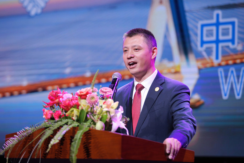 海南省商务厅副厅长武川以中英双语作了精彩发言,他指出,海南是连接