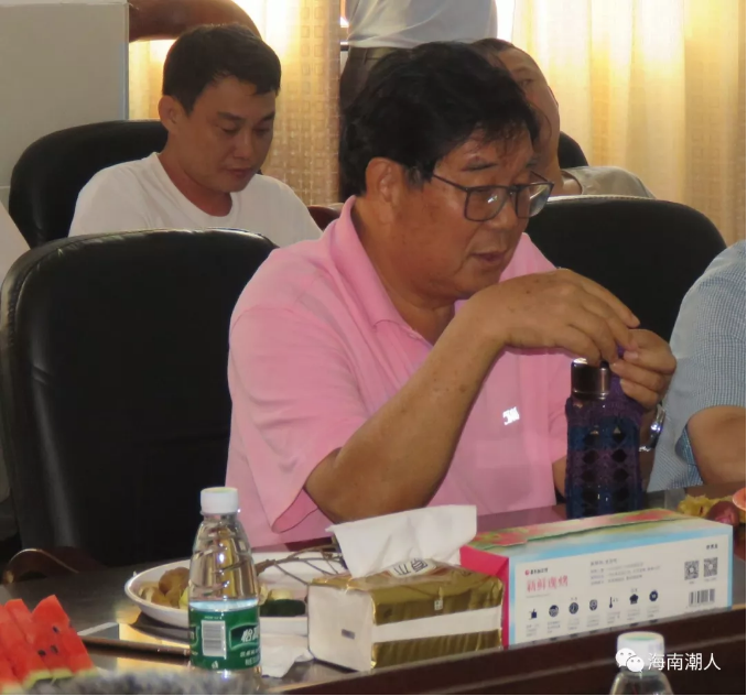 老干部,高级经济师罗坤金
